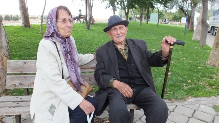 Yüz Yıllık Yaşamın Sırrı "Sevgi Ve Saygı"