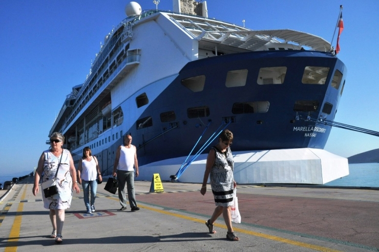 2018 Sezonunun En Büyük Gemisi Kuşadası’na Yanaştı