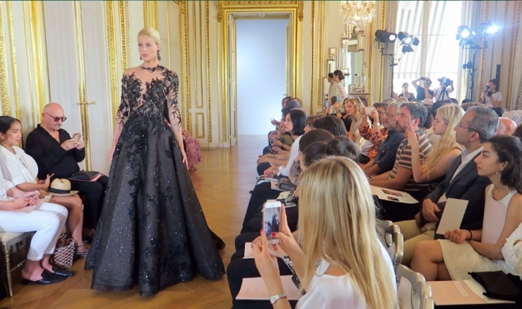 Paris Haute Couture Moda Haftası’ndan Renkli Görüntüler