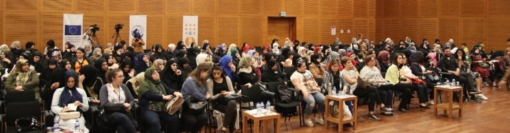 Mülteci Kadınlara ‘Anne Ve Bebek Sağlığı Paneli’