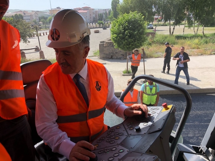 Bakan Arslan Kars’ta Yol Yapım Çalışmalarını İnceledi