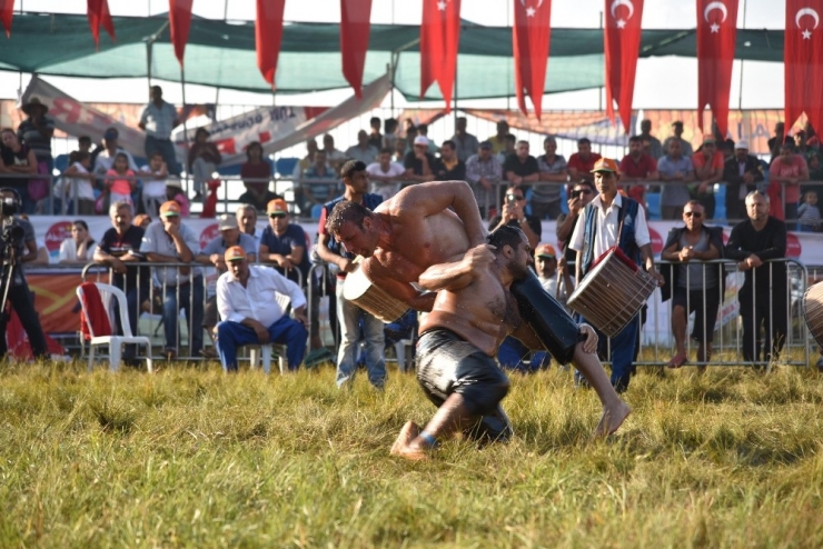 Başkan Yücel’den Güreşlere Davet