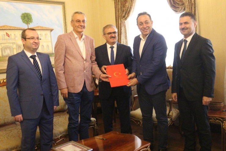 Antalyaspor Derneği’ne Spor Salonu Desteği