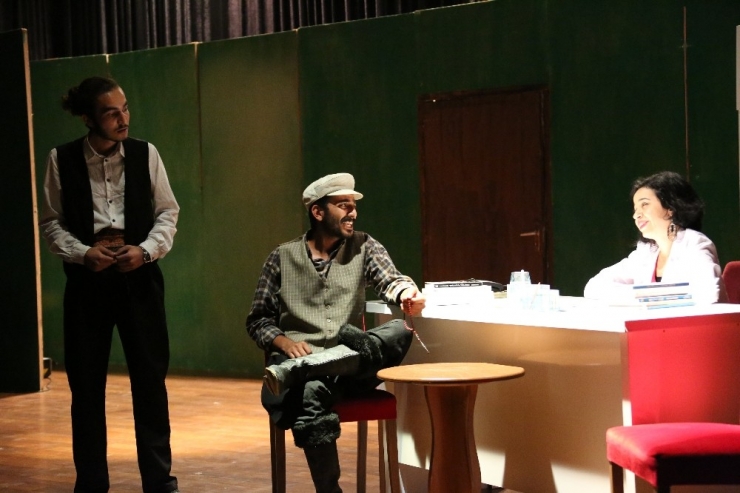 "Mış Gibi" Seyirciyle Buluştu