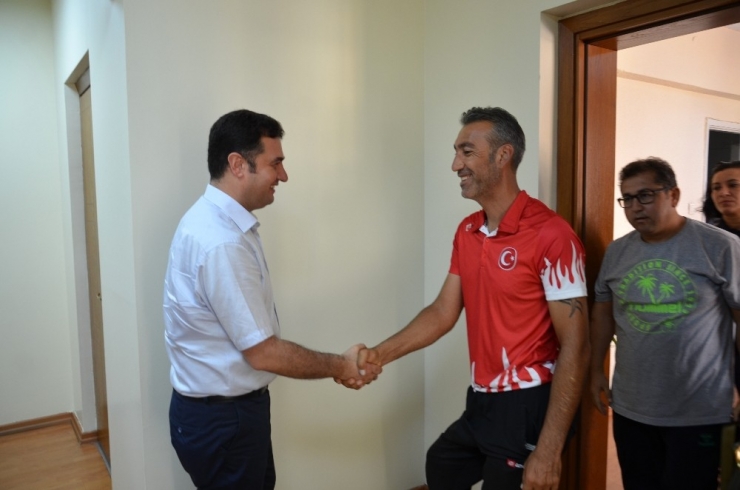 Ataşbak: "Adana Tenis Branşında Çıtayı Sürekli Yukarı Çıkartıyor"