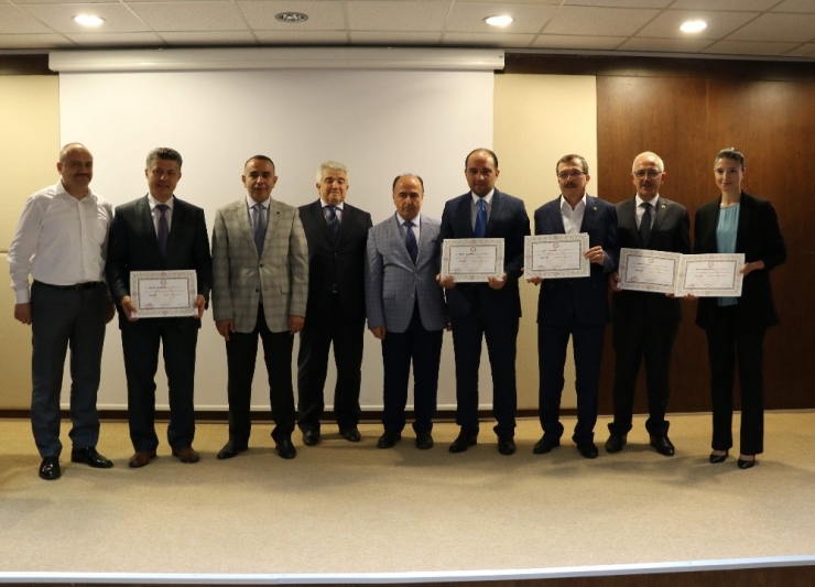 Manisa’da Ak Parti’li Vekiller Mazbatalarını Aldı