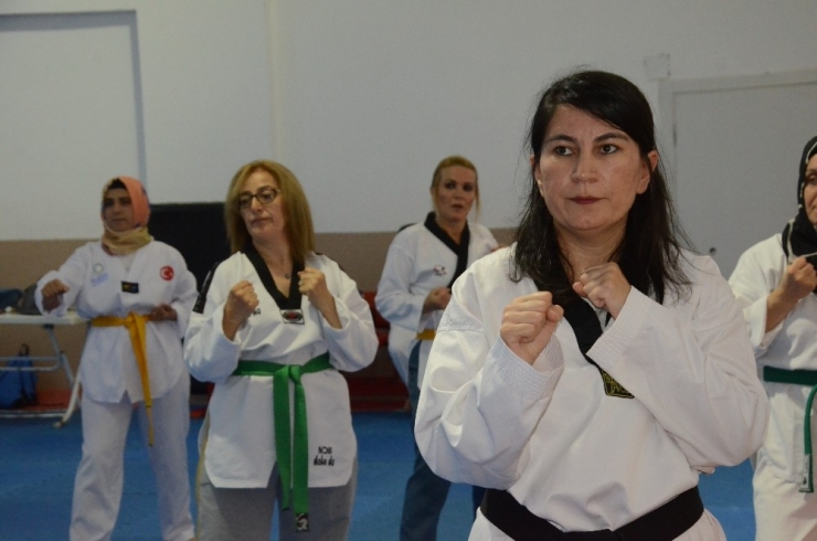 Bu Kadınlara Sataşmak Yürek İster