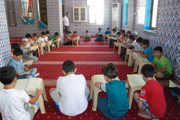 Çocukların Kuran-ı Kerim’i Öğrenme Sevinci