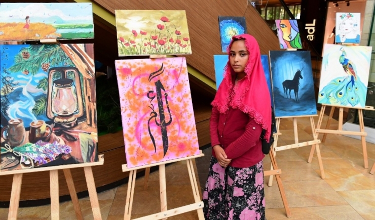 Şanlıurfa’da Resim Kursiyerleri Tablolarını Sergiledi