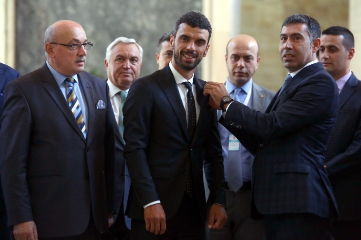 Ak Parti Sakarya Milletvekili Kenan Sofuoğlu, Meclis’e Lamborghini İle Geldi