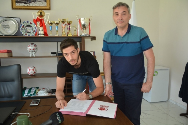 Manisa Bbsk’ya Potada 1.90’lık Oyun Kurucu