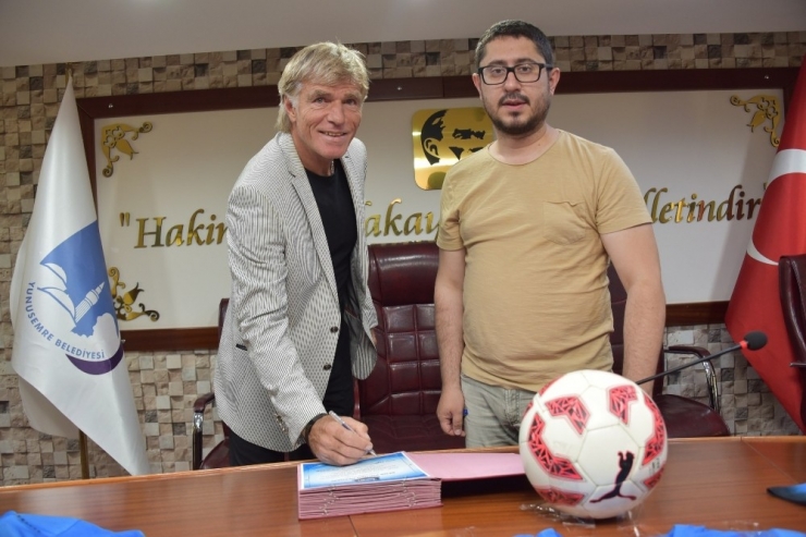 Yunusemre’nin Yeni Teknik Direktörü Mehmet Serol Emlek