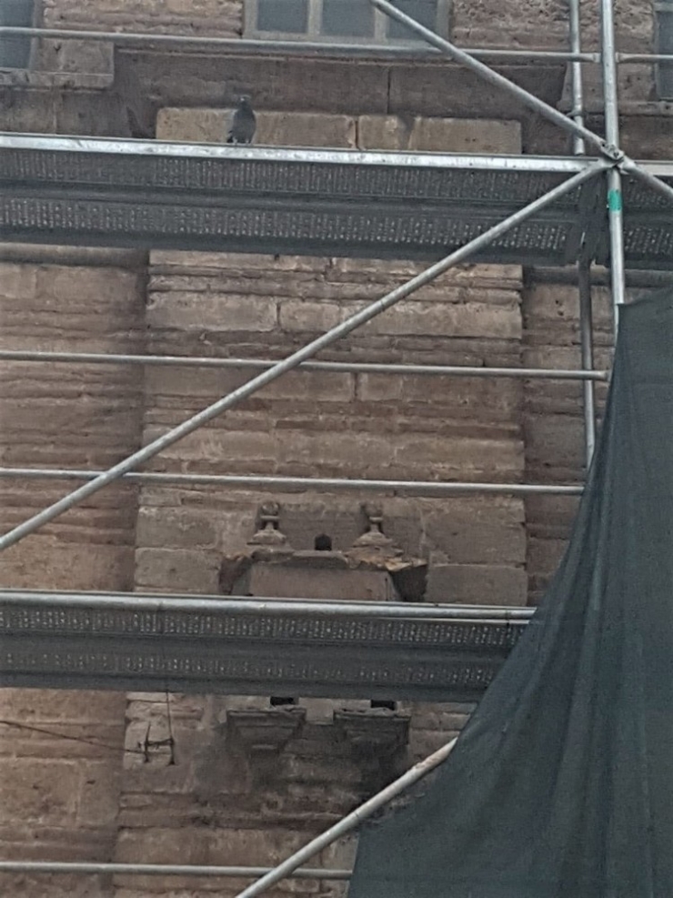 500 Yıllık Caminin Restorasyonu Sırasında Mezar Taşlarına Zarar Verildi