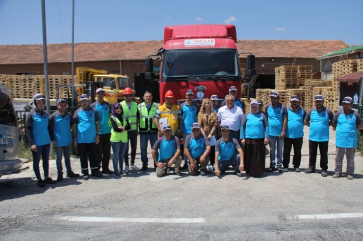 21 Yaşındaki Müdire Başarısıyla Takdir Topluyor