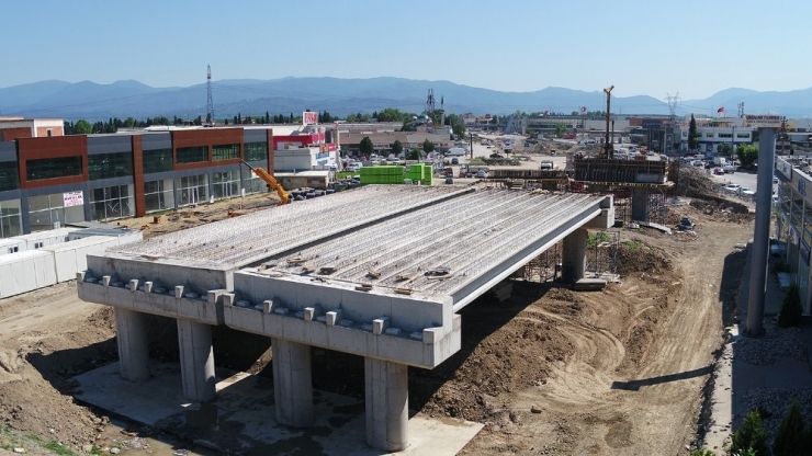 Topça Kavşağı’nda Ayaklar Tamamlanıyor