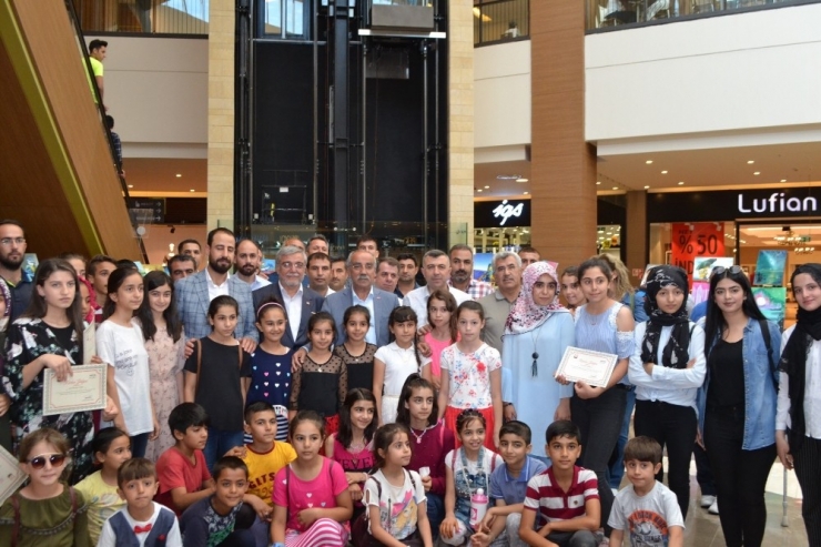 Gençlik Merkezi Kursiyerleri Resimlerini Piazza’da Sergiliyor