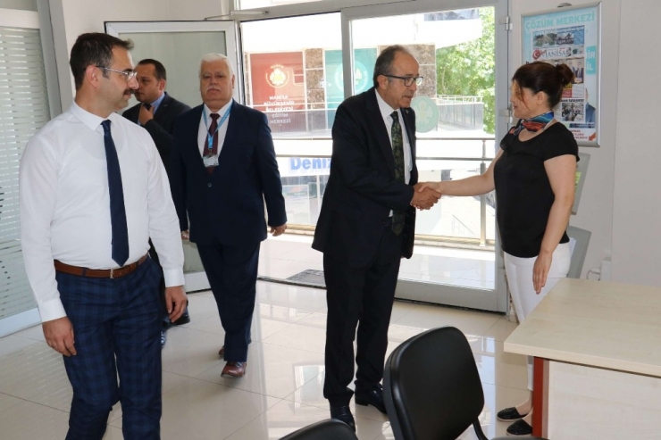 Gördes’te 3 Engelli Vatandaşa Akülü Sandalye