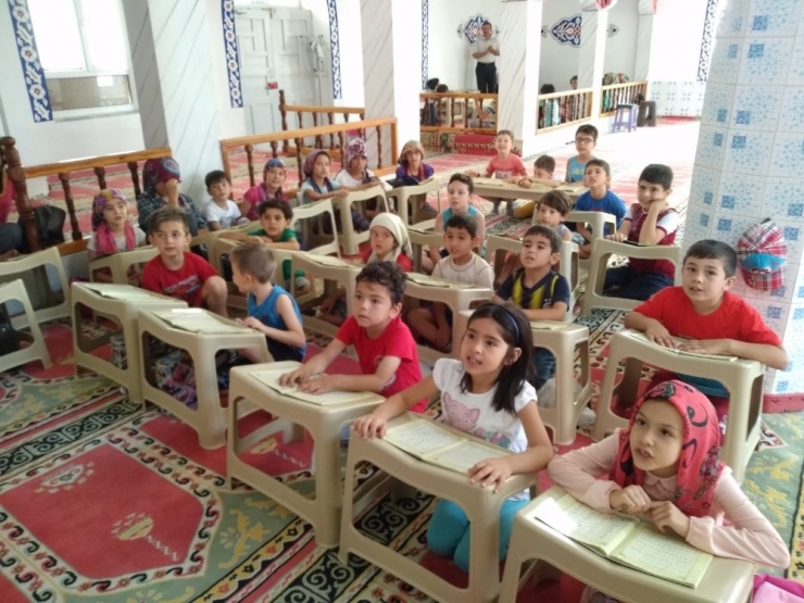 Selendi’nin Camileri Cıvıl Cıvıl Oldu