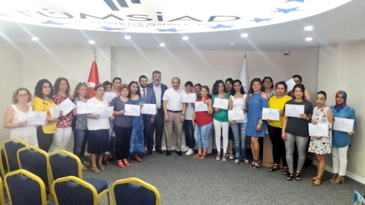 Rehber Personel Kursiyerleri Sertifikalarını Aldı