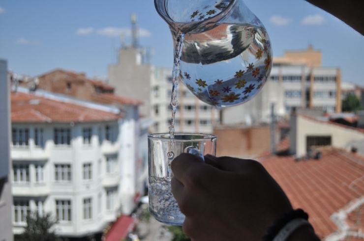 Yaz Aylarında Su Tüketimi Hayati Önem Taşıyor