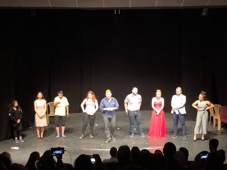 "Bu İşte Kahkaha Var" Kırdı Geçirdi