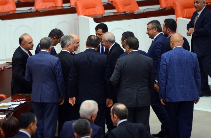 Kılıçdaroğlu Ve Bahçeli Tbmm’de Sohbet Etti