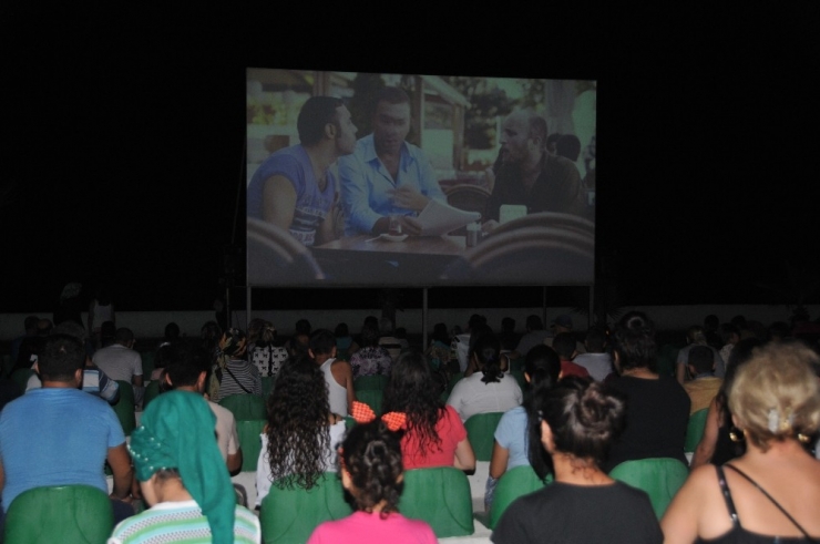 Erdemli’de Yazlık Sinema Günleri Başladı