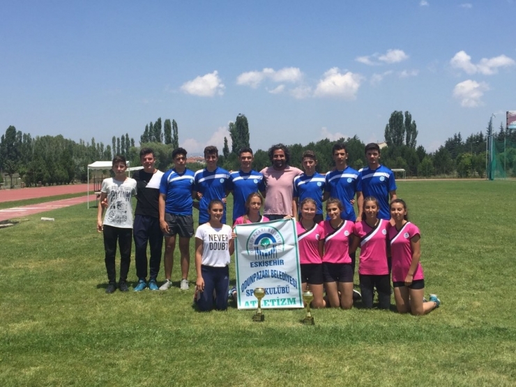 Odunpazarı Belediyesi Atletizm Takımı Bölge Birincisi Oldu