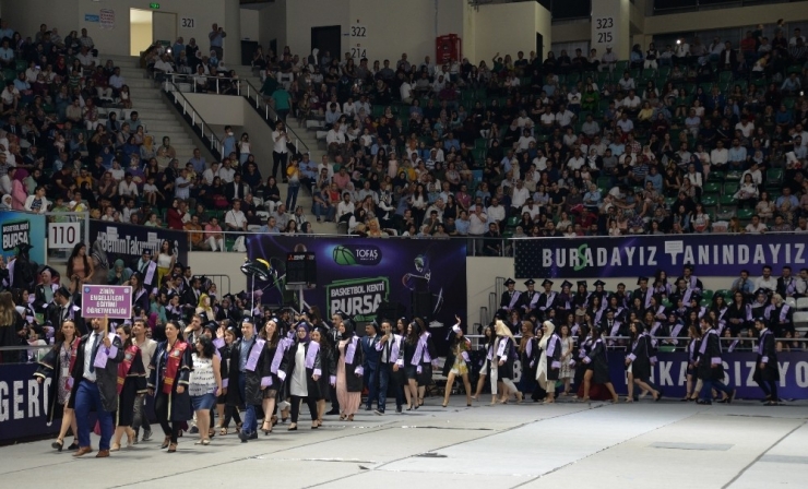 Eğitim Fakültesi’nde Mezuniyet Coşkusu