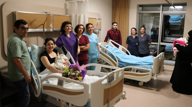 Biri Hristiyan Diğeri Müslüman İki Kadın Aynı Anda Doğum Yaptı