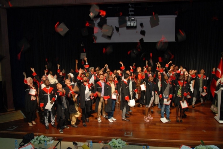 Sdü’deki Yabancı Uyruklu Öğrencilerin Mezuniyet Sevinci