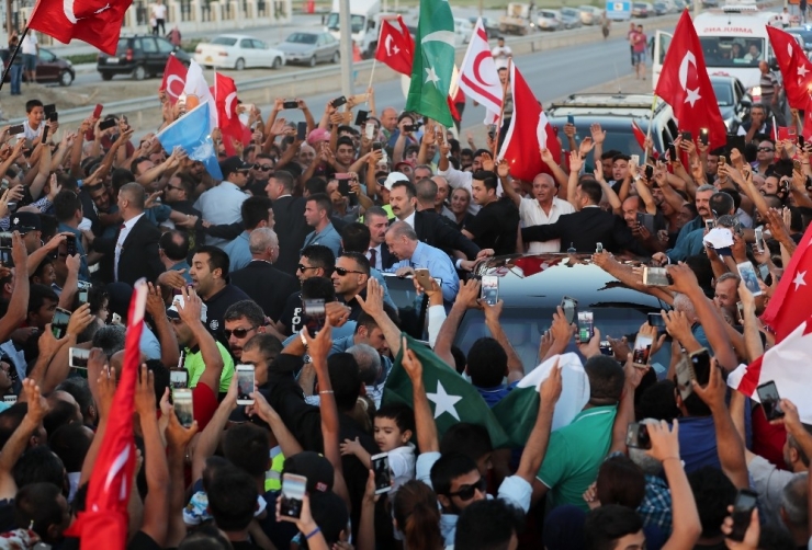 Kktc’de Cumhurbaşkanı Erdoğan’a Sevgi Seli