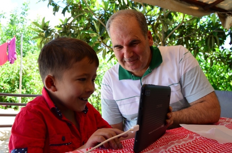 Kalp Ve Akciğer Hastası Küçük Batın’ın Tablet Sevinci
