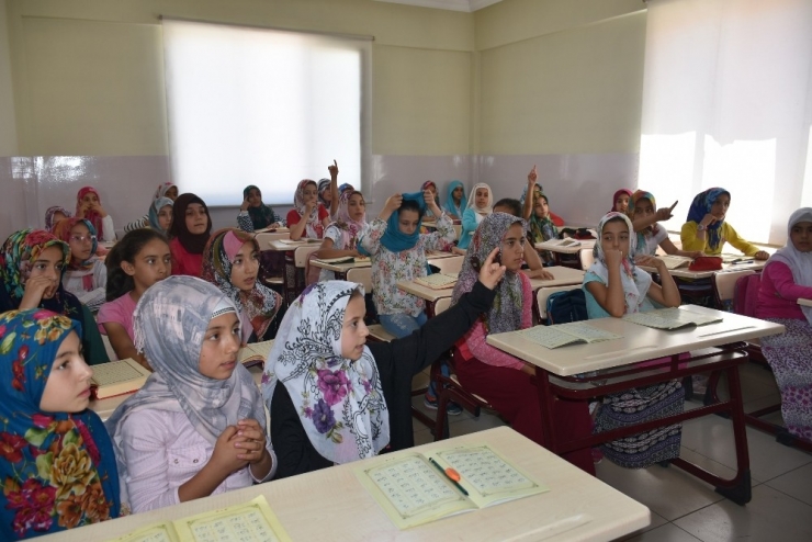 Sosyal Tesislerinde Kuran-ı Kerim Öğreniyorlar