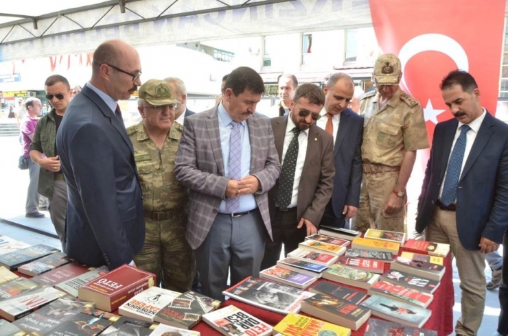 15 Temmuz Kronoloji Sergisi İle 15 Temmuz Konulu Kitap Sergisi” Nin Açılışı Yapıldı