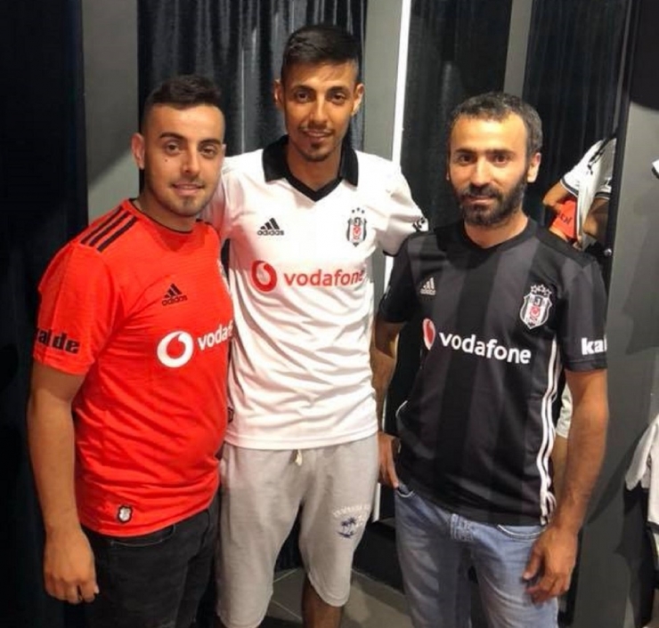 Hatay’da Beşiktaş Formalarına İlgi Büyük