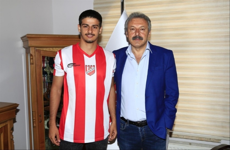 Nevşehir Belediyespor’a Genç Forvet