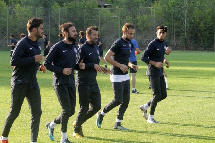 Adana Demirspor’da Yeni Sezonun İlk Antrenmanı