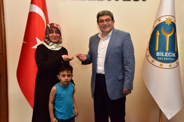 Sultaneli Osmanlı Sokağı’ndaki Dükkanların Anahtarlarını Teslim Edildi