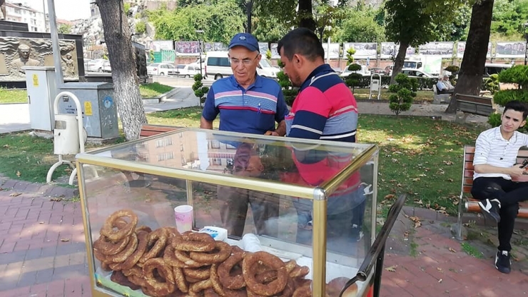 Simitçiden Karaoke Mikrofonlu Pazarlama Taktiği