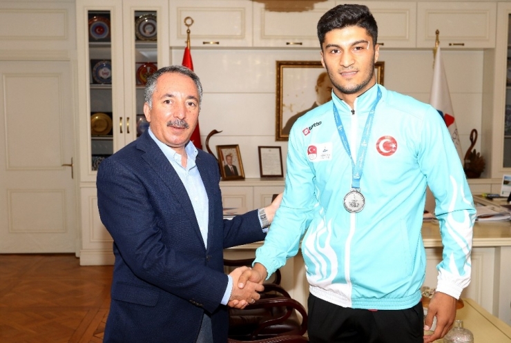 Ağrılı Sporcu Malkan 18. Akdeniz Oyunları’nda Gümüş Madalya Kazandı