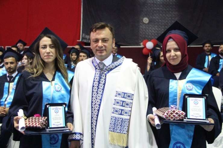 Esogü Tıp Fakültesi’nde Mezuniyet Coşkusu