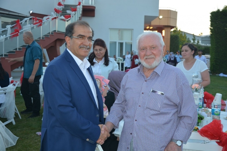 Uşak’ta Şehit Aileleri Ve Gaziler Onuruna Akşam Yemeği Verildi