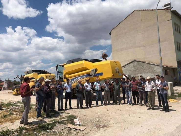 Aslanapa Ovası’nda Hububat Hasadı Dualarla Başladı