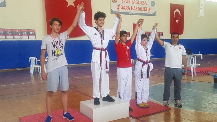 Bayraklı’nın Sporcuları Derecelerle Döndü