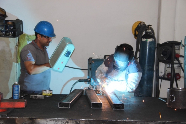 Sanayiye Kadın Eli Değdi