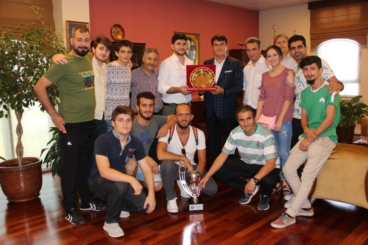 Şampiyon Engellilerden Dündar’a Ziyaret