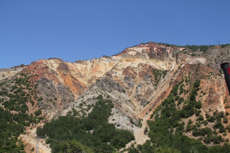 Giresun’daki Gökkuşağı Tepeleri Ziyaretçilerini Bekliyor
