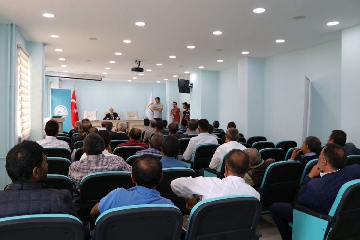 Kars’ta Muhtarlarla Bilgilendirme Toplantısı Yapıldı