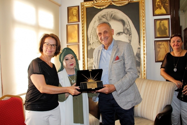 Bedia Akartürk’ün ’Yaşam Boyu Başarı Ödülü’ Kendi Müzesinde